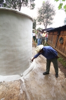 Jueves 22 de septiembre. Fabrican captadores de agua en comunidad tsotsil.
