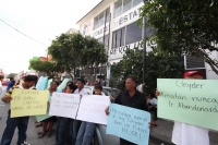 Martes 7 de febrero del 2012. Inscripciones de aspirantes a cargos populares en el PRI. Tuxtla Gutiérrez, Chiapas. Aspirantes y simpatizantes se acercan al edificio de financiamiento del Partido Revolucionario Institucional donde se realizaron las inscrip