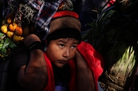 Lunes 21 de diciembre del 2015. Chiapa de Corzo. Los cientos de Floreros llegan esta madrugada a las cercanÃas de la comunidad de la ribera del Grijalva sucios y cansados después de permanecer durante 8 dÃas en las montañas de Los altos de Chiapas donde r Lunes 21 de diciembre del 2015. Chiapa de Corzo. Los cientos de Floreros llegan esta madrugada a las cercanÃas de la comunidad de la ribera del Grijalva sucios y cansados después de permanecer durante 8 dÃas en las montañas de Los altos de Chiapas donde r