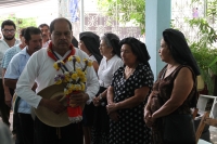 Lunes 3 de septiembre del 2018. Tuxtla Gutiérrez. Don Florentino Maestro Albacea de la Priosterí­a del Cerrito recibe La Flor de los maestros de la Mayordomí­a y Priosterí­a Zoque durante su velación este medio dí­a.
