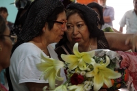 Lunes 3 de septiembre del 2018. Tuxtla Gutiérrez. Don Florentino Maestro Albacea de la Priosterí­a del Cerrito recibe La Flor de los maestros de la Mayordomí­a y Priosterí­a Zoque durante su velación este medio dí­a.