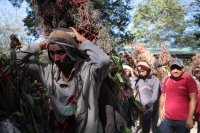 Viernes 21 de diciembre del 2018. Chiapa de Corzo. Los Floreros terminan el recorrido de La Topada de la Flor en la región de Los Altos donde recolectaron la flor de Niluyarilu, tubérculo que es usado de manera ceremonial al inicio de los festejos de la