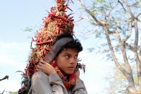 Jueves 21 de diciembre del 2017. Chiapa de Corzo. Los jóvenes floreros llegan este medio dí­a a Chiapa de Corzo después de permanecer recolectando la flor de Niluyarilu en las comunidades de la zona de Los Altos de Chiapas. Este tubérculo será utiliza