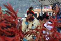 Martes 18 de diciembre del 2018. Zinacantan. Los tuberculos de la flor de Niluyarilo es recoelctada por jóvenes provenientes de la comunidad de Chiapa de Corzo en las comunidades de Los altos de Chiapas recorriendo varios kilómetros a pie. La planta que