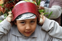 Martes 18 de diciembre del 2018. Zinacantan. Los tuberculos de la flor de Niluyarilo es recoelctada por jóvenes provenientes de la comunidad de Chiapa de Corzo en las comunidades de Los altos de Chiapas recorriendo varios kilómetros a pie. La planta que