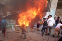 Viernes 5 de diciembre del 2014. Tuxtla Gutiérrez. Uno de los campesinos en huelga de hambre que exigen la liberación de Florentino Gómez Girón preso en Chiapas se inmola esta tarde frente a las instalaciones del congreso local.