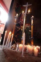 Domingo 24 de julio del 2016. San Juan Chamula. Indígenas tsotsiles realizan los ceremoniales tradicionales de las personas que murieran durante los enfrentamientos en la plaza central del ayuntamiento de San Juan Chamula el día de ayer.  En la imagen el 