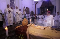 Jueves 7 de septiembre del 2017Tuxtla Gutiérrez. Los funerales de Monseñor José Trinidad Sepúlveda se realizan esta mañana en la catedral de San marcos donde sus restos reposan en una cripta a un costado del altar principal.