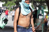 Sábado 24 de noviembre del 2018. Tuxtla Gutiérrez. Elementos de las corporaciones policiacas repliegan los disturbios en el centro de la ciudad durante el último informe del gobierno chiapaneco de Manuel Velazco Coello este medio dí­a.
