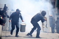 20210531. Tuxtla G. Continúan los enfrentamientos entre normalistas y las corporaciones policiacas de Chiapas