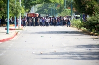 20210531. Tuxtla G. Continúan los enfrentamientos entre normalistas y las corporaciones policiacas de Chiapas