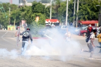 20210531. Tuxtla G. Continúan los enfrentamientos entre normalistas y las corporaciones policiacas de Chiapas