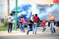 20210531. Tuxtla G. Continúan los enfrentamientos entre normalistas y las corporaciones policiacas de Chiapas