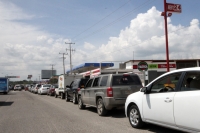 Lunes 30 de septiembre del 2013. Tuxtla Gutiérrez. Compras de pánico están ocasionando un intenso trafico en las cercanías de las gasolineras de la capital de Chiapas.