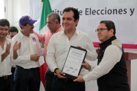 Viernes 23 de marzo del 2018. Tuxtla Gutiérrez. Roberto Albores Gleason, entrega la papelerí­a ante el Instituto de Estatal de Participación Ciudadana para buscar la gubernatura del estado de Chiapas por la coalición Todos por Chiapas formada por los p