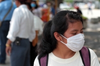 Viernes 24 de julio del 2020. Tuxtla Gutiérrez. Juanita, la madre del niño secuestrado en la ciudad de San Cristóbal de las Casas intenta acercarse a las autoridades chiapanecas este medio día en la capital de este estado del sureste de México.