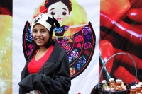 Domingo 16 de diciembre del 2018. Tuxtla Gutiérrez. Los motivos navideños inundan los mercados culturales dominicales en la capital del estado de Chiapas.