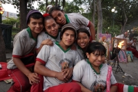 Jueves 11 de diciembre del 2014. Tuxtla Gutiérrez. Cientos de peregrinos descansan esta noche en el Parque de la Marimba para esperar la madrugada del día guadalupano para continuar recorriendo las ermitas ubicadas en el valle de la depresión central del 