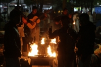 Lunes 10 de diciembre del 2018. En esta noche tan triste para Chiapa de Corzo, los peregrinos de las diferentes comunidades de Los Altos de Chiapas descansan esta noche en La Plaza de Armas de esta comunidad de la ribera del Rio Grande...