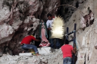 Viernes 12 de diciembre del 2014. Chiapa de Corzo, Los prestadores de servicios turÃsticos de las cooperativas de lancheros del Cañón del Sumidero realizan esta mañana su peregrinación hacia la Cueva de Colores dentro de este Parque Nacional en donde colo Viernes 12 de diciembre del 2014. Chiapa de Corzo, Los prestadores de servicios turÃsticos de las cooperativas de lancheros del Cañón del Sumidero realizan esta mañana su peregrinación hacia la Cueva de Colores dentro de este Parque Nacional en donde colo