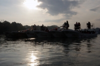 Viernes 12 de diciembre del 2014. Chiapa de Corzo, Los prestadores de servicios turísticos de las cooperativas de lancheros del Cañón del Sumidero realizan esta mañana su peregrinación hacia la Cueva de Colores dentro de este Parque Nacional en donde colo