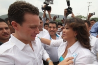 Sábado 19 de mayo del 2012. Tuxtla Gutiérrez, Chiapas. Mónica Arreola, hija de Elba Ester Gordillo y dirigente del PANAL acompaña a Manuel El Güero Velazco a la toma de protesta como candidato de este partido a la gubernatura del estado de Chiapas. Sábado 19 de mayo del 2012. Tuxtla Gutiérrez, Chiapas. Mónica Arreola, hija de Elba Ester Gordillo y dirigente del PANAL acompaña a Manuel El Güero Velazco a la toma de protesta como candidato de este partido a la gubernatura del estado de Chiapas.