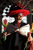 Jueves 16 de agosto del 2012. Tuxtla Gutiérrez, Chiapas. Danzantes de la Etnia Zoque realizan La Danza de Nuestro Padre Roque este medio día en la Iglesia de San Roque donde se celebran las fiestas patronales de uno de los barrios más antiguos de la ciuda