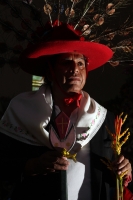 Jueves 16 de agosto del 2012. Tuxtla Gutiérrez, Chiapas. Danzantes de la Etnia Zoque realizan La Danza de Nuestro Padre Roque este medio dÃa en la Iglesia de San Roque donde se celebran las fiestas patronales de uno de los barrios más antiguos de la ciuda Jueves 16 de agosto del 2012. Tuxtla Gutiérrez, Chiapas. Danzantes de la Etnia Zoque realizan La Danza de Nuestro Padre Roque este medio dÃa en la Iglesia de San Roque donde se celebran las fiestas patronales de uno de los barrios más antiguos de la ciuda