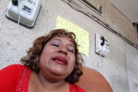 Lunes 20 de enero del 2014. Tuxtla Gutiérrez. Una mujer permanece en la entrada de las instalaciones de la PGJE-Chis en huelga de hambre para exigir garantías a su integridad después de recibir amenazas y llamadas telefónicas en la comunidad de San Fernan