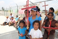 Lunes 13 de junio. Familias de la comunidad Las Margaritas ubicada en la zona fronteriza del estado de Chiapas, inician una huelga de hambre en las afueras del penal El Amate en Cintalapa para exigir que se ejerza la acción penal en contra del ex gobernad