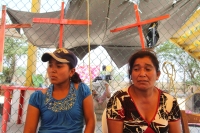 Lunes 13 de junio. Familias de la comunidad Las Margaritas ubicada en la zona fronteriza del estado de Chiapas, inician una huelga de hambre en las afueras del penal El Amate en Cintalapa para exigir que se ejerza la acción penal en contra del ex gobernad