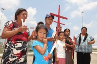 Lunes 13 de junio. Familias de la comunidad Las Margaritas ubicada en la zona fronteriza del estado de Chiapas, inician una huelga de hambre en las afueras del penal El Amate en Cintalapa para exigir que se ejerza la acción penal en contra del ex gobernad