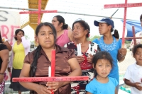 Lunes 13 de junio. Familias de la comunidad Las Margaritas ubicada en la zona fronteriza del estado de Chiapas, inician una huelga de hambre en las afueras del penal El Amate en Cintalapa para exigir que se ejerza la acción penal en contra del ex gobernad
