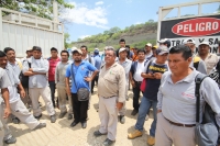 Sábad0 27 de mayo del 2017. Tuxtla Gutiérrez. Inicia el paro laboral de la empresa Proactiva la cual ha dejado de pagar el reparto de utilidades a sus trabajadores. El ayuntamiento de Tuxtla ofrece continuar con la recolección de la basura mientras quiene Sábad0 27 de mayo del 2017. Tuxtla Gutiérrez. Inicia el paro laboral de la empresa Proactiva la cual ha dejado de pagar el reparto de utilidades a sus trabajadores. El ayuntamiento de Tuxtla ofrece continuar con la recolección de la basura mientras quiene