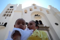 Domingo 22 de marzo del 2020. Tuxtla Gutiérrez. Solo asisten los padrinos a los discretos bautizos que se realizan a puerta cerrada en la Catedral de San Marcos durante la contingencia del Covid-19