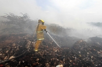 Foto: Juan Carlos Calderón. Tapachula de Ordoñez, Chiapas. El humo provocado por el incendio del basurero municipal ubicado a 15 kilómetros de Tapachula continua afectando a la población de las comunidades cercanas.