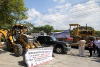 Miércoles  9 de noviembre del 2016. Tuxtla Gutiérrez. Constructores independientes de Chiapas exigen la asignación de obras este medio día bloqueando el bulevar en la entrada del INIFECH