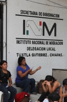 Domingo 12 de junio. Agentes de la PFP logran rescatar a 213 migrantes centro y sudamericanos que viajaban en la parte posterior de un tracto camión el cual fue asegurado en el kilometro 134 de la carretera Ocoscuautla-Las Choapas esta madrugada. Los migr