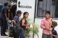 Domingo 12 de junio. Agentes de la PFP logran rescatar a 213 migrantes centro y sudamericanos que viajaban en la parte posterior de un tracto camión el cual fue asegurado en el kilometro 134 de la carretera Ocoscuautla-Las Choapas esta madrugada. Los migr