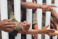 Domingo 12 de junio. Agentes de la PFP logran rescatar a 213 migrantes centro y sudamericanos que viajaban en la parte posterior de un tracto camión el cual fue asegurado en el kilometro 134 de la carretera Ocoscuautla-Las Choapas esta madrugada. Los migr
