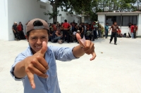 Domingo 12 de junio. Agentes de la PFP logran rescatar a 213 migrantes centro y sudamericanos que viajaban en la parte posterior de un tracto camión el cual fue asegurado en el kilometro 134 de la carretera Ocoscuautla-Las Choapas esta madrugada. Los migr