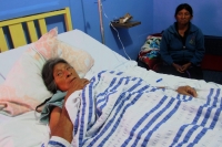 Domingo 25 de agosto del 2013. San Cristóbal de las Casas. Algunos de los miembros de las familias evangélicas intoxicadas por comer carne de cerdo en chiles rellenos en la zona norte de esta ciudad permanecen hospitalizadas y en observación en un hospita Domingo 25 de agosto del 2013. San Cristóbal de las Casas. Algunos de los miembros de las familias evangélicas intoxicadas por comer carne de cerdo en chiles rellenos en la zona norte de esta ciudad permanecen hospitalizadas y en observación en un hospita