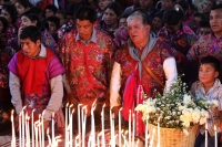 Lunes 13 de agosto del 2018. Ixtapa, Chiapas. Los indí­genas tsotsiles de Zinacantan recorren las montañas de la región de Los Altos para llegar a la comunidad Ixtapa llevando sobre los hombros las imágenes religiosas veneradas en sus fiestas patronale