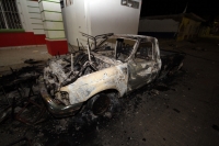 Miércoles 18 de mayo. El saldo de los disturbios de la comunidad de Ixtapa ubicada en las cercanías de la ciudad de Tuxtla Gutiérrez, arrojó al menos cuatro personas lesionadas, un vehículo incendiado, oficinas y papelería destruida en el edificio de la a