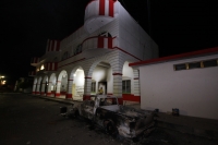 Miércoles 18 de mayo. El saldo de los disturbios de la comunidad de Ixtapa ubicada en las cercanías de la ciudad de Tuxtla Gutiérrez, arrojó al menos cuatro personas lesionadas, un vehículo incendiado, oficinas y papelería destruida en el edificio de la a