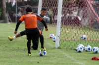 Jueves 2 de enero del 2014. Tuxtla Gutiérrez. Los Jaguares de Chiapas durante el entrenamiento de esta mañana en la cancha alterna del Estadio Zoque de esta ciudad.