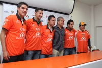 Lunes 26 de Diciembre. Refuerzos de Jaguares. Tuxtla Gutiérrez, Chiapas. El equipo Jaguares de Chiapas, presenta esta mañana a los refuerzos para la temporada que iniciara en las próximas semanas, esto antes de partir a la ciudad de Tapachula donde protag