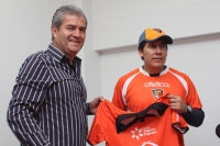 Lunes 26 de Diciembre. Refuerzos de Jaguares. Tuxtla Gutiérrez, Chiapas. El equipo Jaguares de Chiapas, presenta esta mañana a los refuerzos para la temporada que iniciara en las próximas semanas, esto antes de partir a la ciudad de Tapachula donde protag