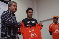 Lunes 26 de Diciembre. Refuerzos de Jaguares. Tuxtla Gutiérrez, Chiapas. El equipo Jaguares de Chiapas, presenta esta mañana a los refuerzos para la temporada que iniciara en las próximas semanas, esto antes de partir a la ciudad de Tapachula donde protag
