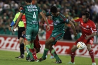 Jueves 27 de noviembre del 2014. Tuxtla Gutiérrez. Aspectos del partido de ida entre Jaguares de Chiapas y el Toluca al inicio de la liguilla del torneo del fut bol mexicano.